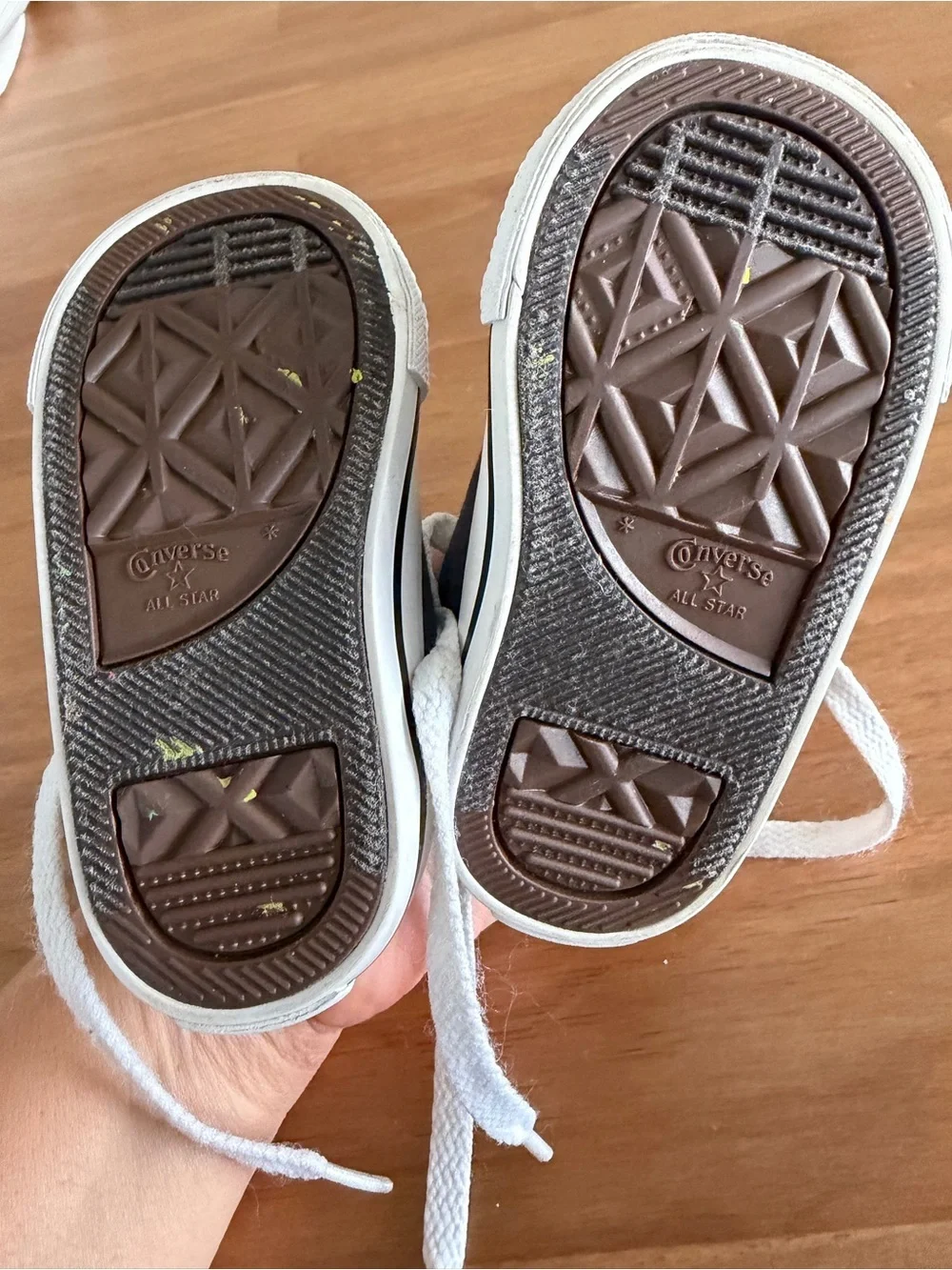 Converse Kids Low Top Sneakers in Gray and White Infant Size 4